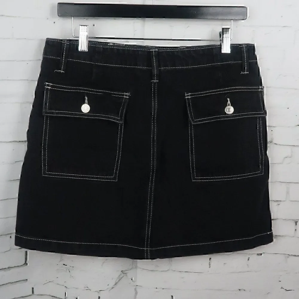 FOREVER 21 BLACK DENIM WITH WHITE STITCHING MINI SKIRT SIZE LARGE